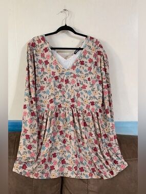 New Boutique Heimish USA Floral Top Size 3X